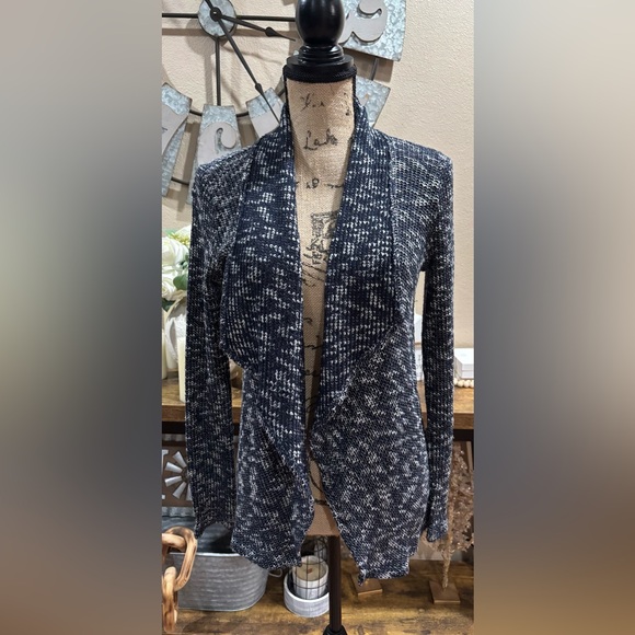 BB Dakota Women's Navy and White Sweater - Picture 1 of 3
